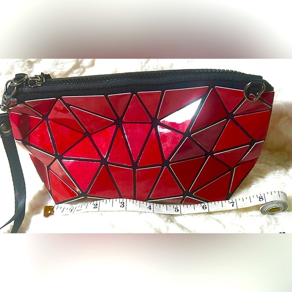 Emilio Pepe Geometric wristlet clutch crossbody bag with chain - Picture 13 of 13
